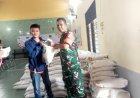 Babinsa Turut Dampingi Pendistribusian Bantuan Pangan