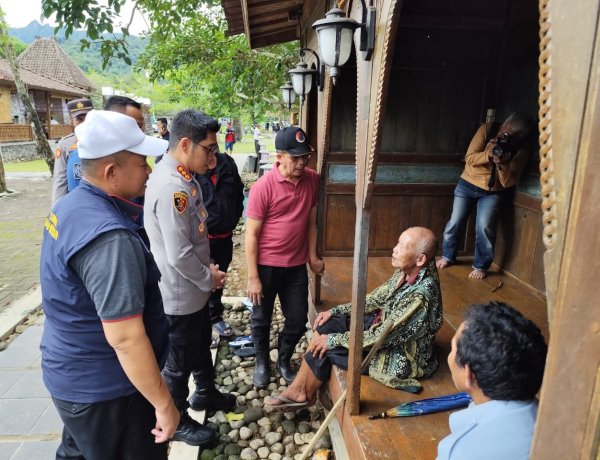 Kapolresta Magelang Respons Cepat Longsor Borobudur, Warga Dievakuasi
